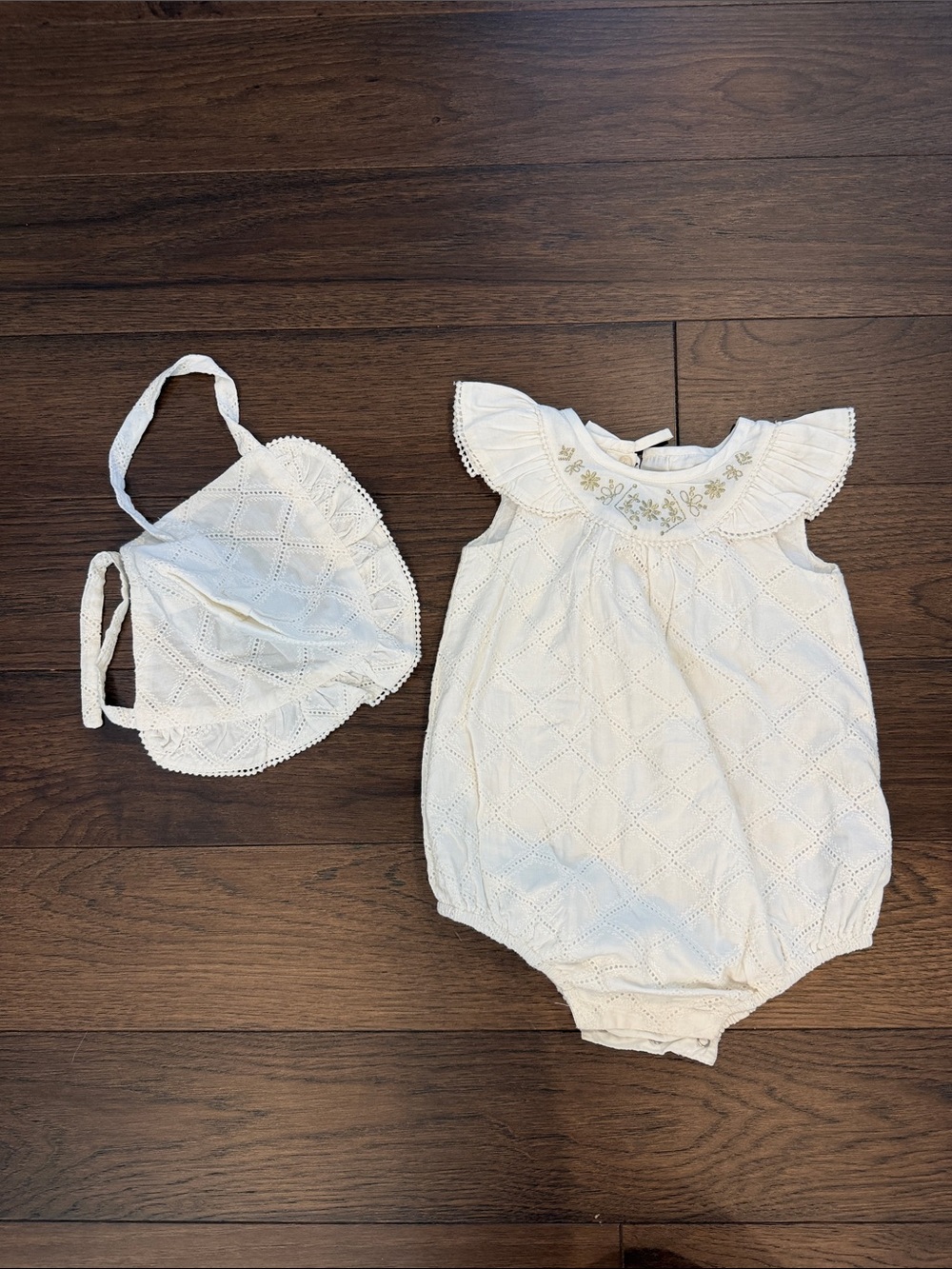 Max Studio White Eyelet One-Piece & Bonnet Size 18 Months